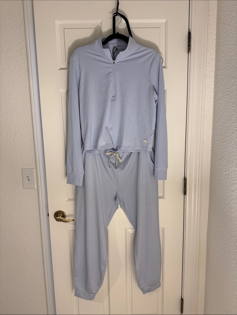 Vuori Lavender Women's Quarter Zip-Front too with Joggers with Drawstring Waist